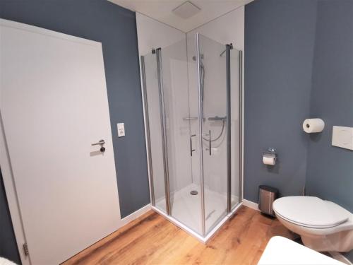 a bathroom with a shower and a toilet at Hotel Restaurant Verst in Gronau