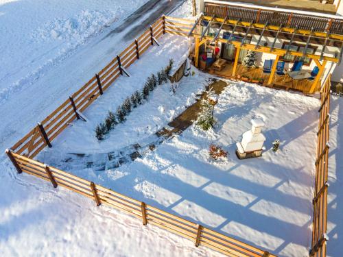 a snow covered yard with a fence and plants at Bergidyll Top 1 Gartenwohnung in Ramsau am Dachstein