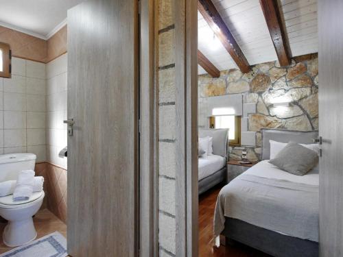 Giường trong phòng chung tại Villa Vangelis Stylos Crete