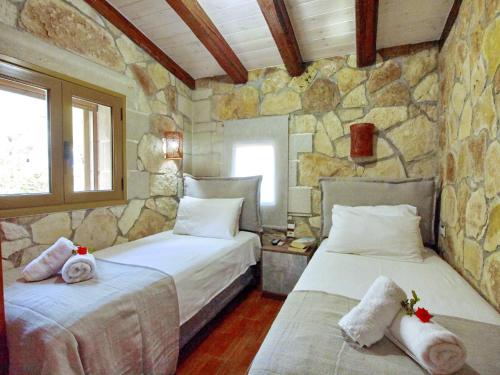 Giường trong phòng chung tại Villa Vangelis Stylos Crete