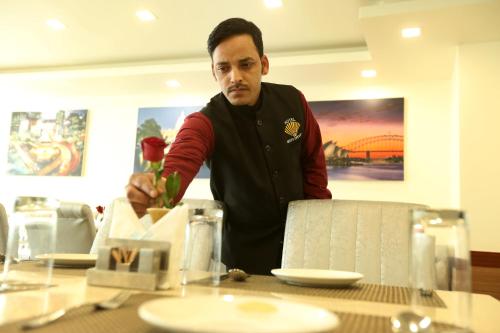 Huéspedes de Hotel Omega - Gurgaon Central, Sec 45
