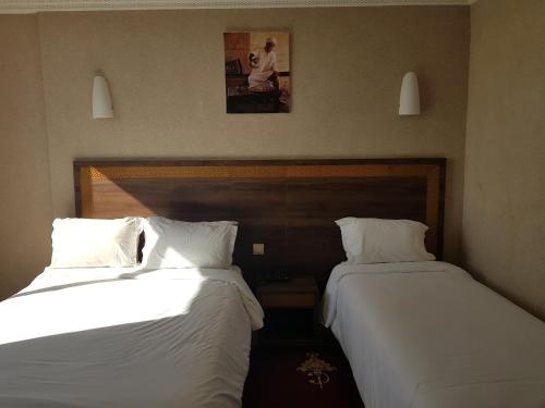 Tempat tidur dalam kamar di Hotel al Madina