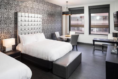 Ein Bett oder Betten in einem Zimmer der Unterkunft Hotel On Phillips