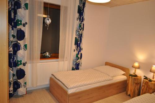 Ένα ή περισσότερα κρεβάτια σε δωμάτιο στο Apartamenty w Dolinie Gościna
