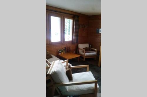 a living room with chairs and a table at Chalet BANULARA Platz für 14 Personen auf drei Etagen in Bellwald