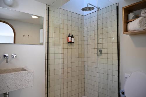 a bathroom with a shower with a glass door at Casa Kali by Barrio México in Guadalajara