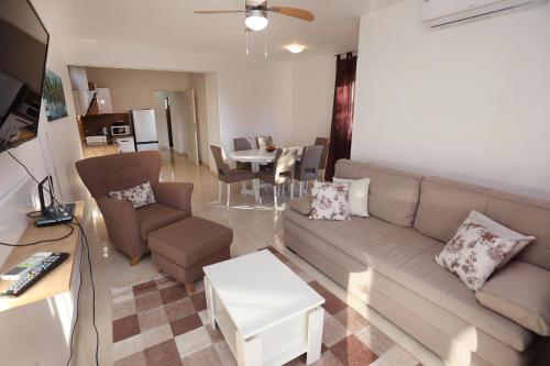 Lovely 2-Bed Apartment