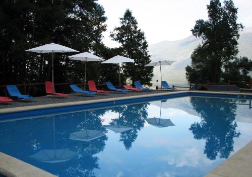 The swimming pool at or close to Mirador Los Volcanes Lodge & Boutique