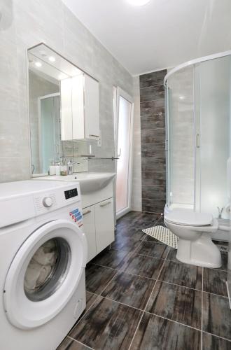 Beautiful 2-Bed Apartment