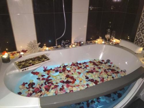 een bad gevuld met veel confetti bij Home in Center with jacuzzi in Ivano-Frankivsʼk