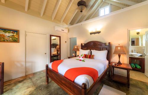 Voodi või voodid majutusasutuse Rosalie Bay Eco Resort & Spa toas