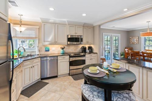 2 BR Evian Gorgeous Golf Views King 2 Twins Fold Out Bikes & Beach Gear included 2 Parking passes photo 11