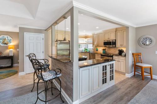 2 BR Evian Gorgeous Golf Views King 2 Twins Fold Out Bikes & Beach Gear included 2 Parking passes photo 15