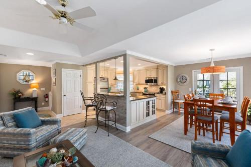 2 BR Evian Gorgeous Golf Views King 2 Twins Fold Out Bikes & Beach Gear included 2 Parking passes photo 20