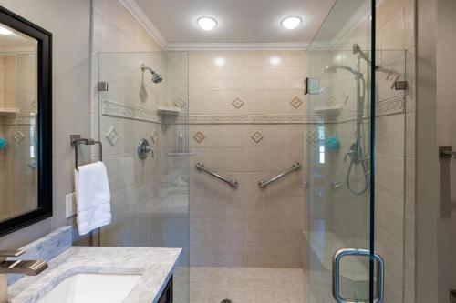 2 BR Evian Gorgeous Golf Views King 2 Twins Fold Out Bikes & Beach Gear included 2 Parking passes photo 23