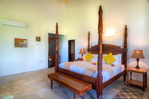 Voodi või voodid majutusasutuse Rosalie Bay Eco Resort & Spa toas