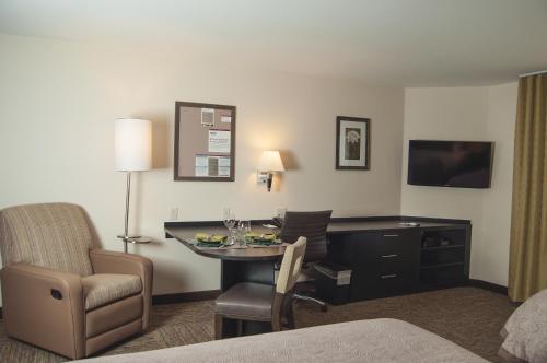 Posezení v ubytování Candlewood Suites Fort Collins by IHG