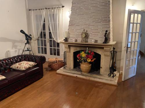 Charming Country Estate – Photos 2