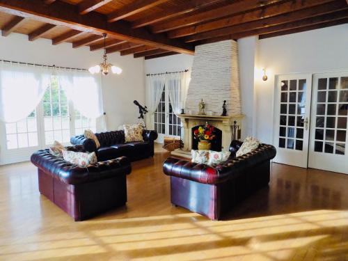 Charming Country Estate – Photos 3