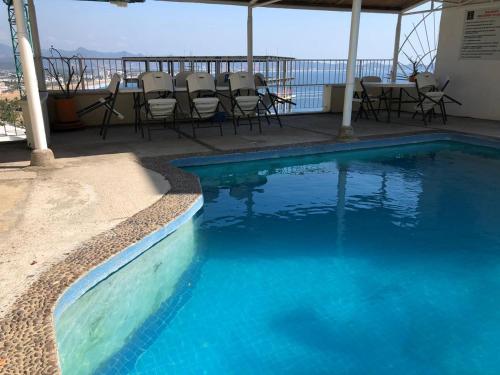 Hồ bơi trong/gần 62 ROOM PENINSULA CAPITAN