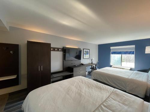 a hotel room with two beds and a flat screen tv at Holiday Inn Express & Suites Columbia - East Elkridge, Jessup an IHG Hotel in Elkridge