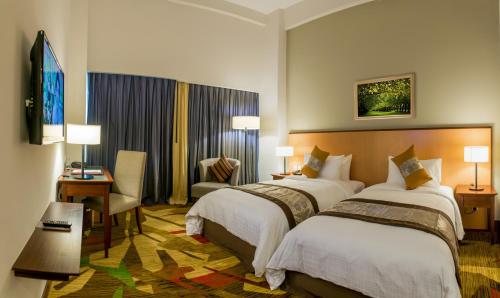 Postel nebo postele na pokoji v ubytování Summit Parkview Yangon