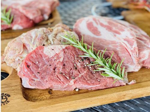 two cuts of meat on a wooden cutting board at Chikura Tsunagu Hotel in Minamiboso