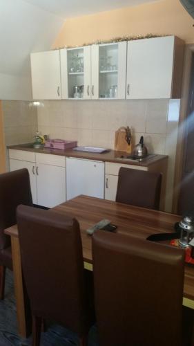 Una cocina o zona de cocina en Ivkovic Apartments