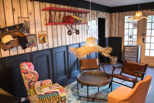 a living room with chairs and a table in a room at Whaka Lodge in Seissan