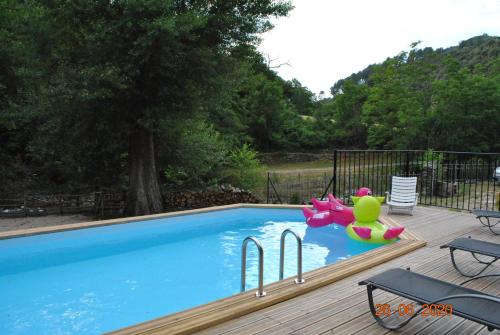 Photo de la galerie de l'établissement Alberguiere - Piscine chauffée - plancha - barbecue, à Pont de Ravagers