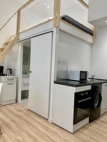 a kitchen with a washer and dryer in a room at Gustave 2 in Nice