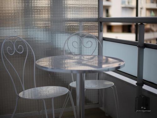 a table and two chairs in front of a window at Espace Cocooning in Chamalières