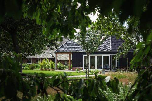 Taman di luar Ermerhoek, in de Hof