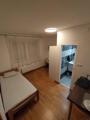 Postel nebo postele na pokoji v ubytování Cosy Room Zagreb