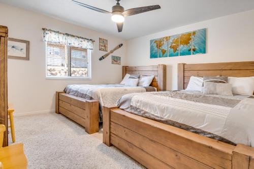 a bedroom with two beds and a window at Bear Lake View in Garden City