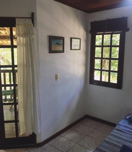 a room with two windows and a white wall at MangoBrazil in Imbassai