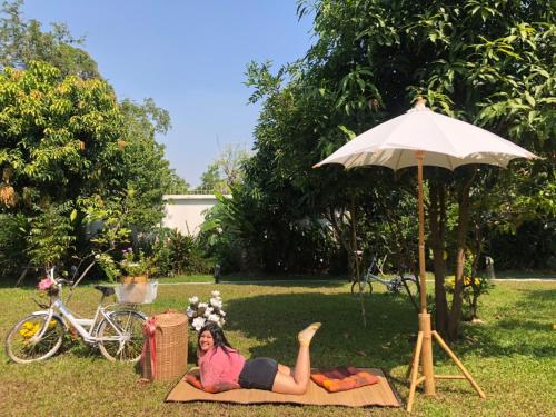 Un jardín fuera de BaanSuanklaiKlungBangkrachao บ้านสวนใกล้กรุงบางกะเจ้า