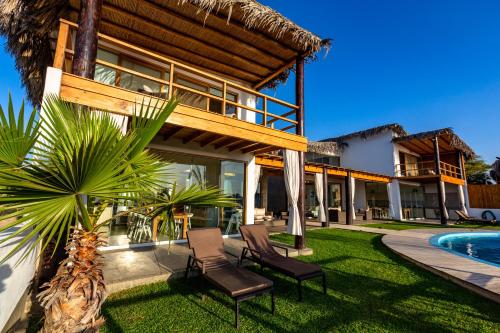 a villa with a swimming pool and a resort at Casas Lua & Mar - Vichayito - Máncora in Vichayito