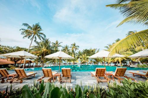 Piscina de la sau aproape de Thanh Kieu Beach Resort