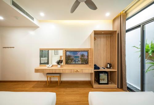 a home office with a desk and a window at Ann Hotel & Spa Khem Beach PQ in Phú Quốc
