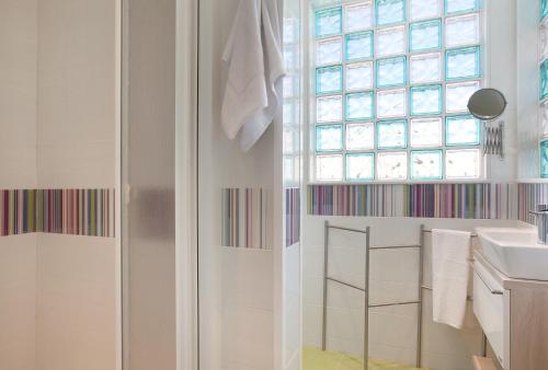 a bathroom with a shower and a sink and a window at Barnapartments Basic Gracia in Barcelona