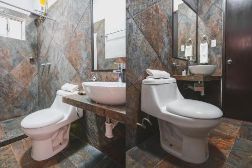 a bathroom with two toilets and a sink at Hotel Nukuch Nah in San Cristóbal de Las Casas