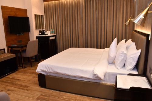 Una cama o camas en una habitación de Hotel Palazzo Prime