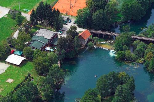 Een luchtfoto van Rooms Brig