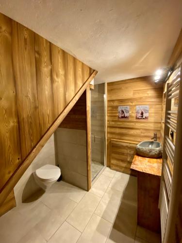 Ένα μπάνιο στο chalet la grange