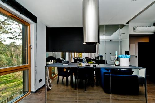 a kitchen and dining room with a table and chairs at BlueApart Verano Residence in Jurata