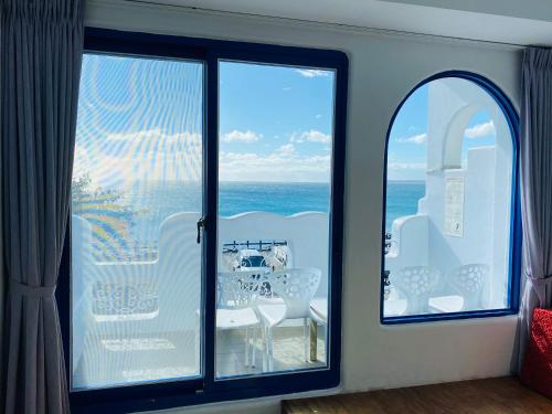 a room with a view of the ocean through a window at Seyan Inn in Eluan