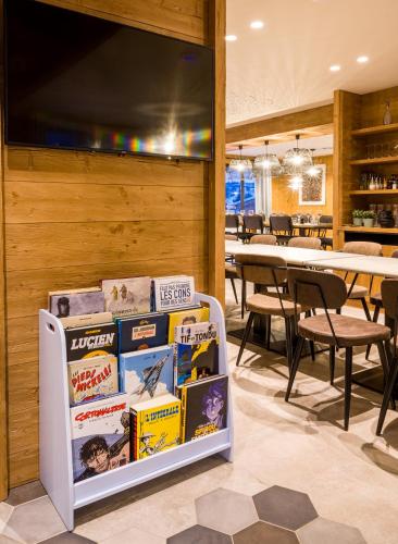 a display case filled with books in a restaurant at L'Outa Hotel Restaurant in Termignon