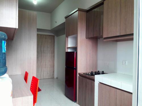 Kuchyň nebo kuchyňský kout v ubytování Apartemen Newton Kayla