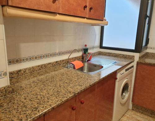 Kuchyňa alebo kuchynka v ubytovaní Apartamento Guardamar Playa